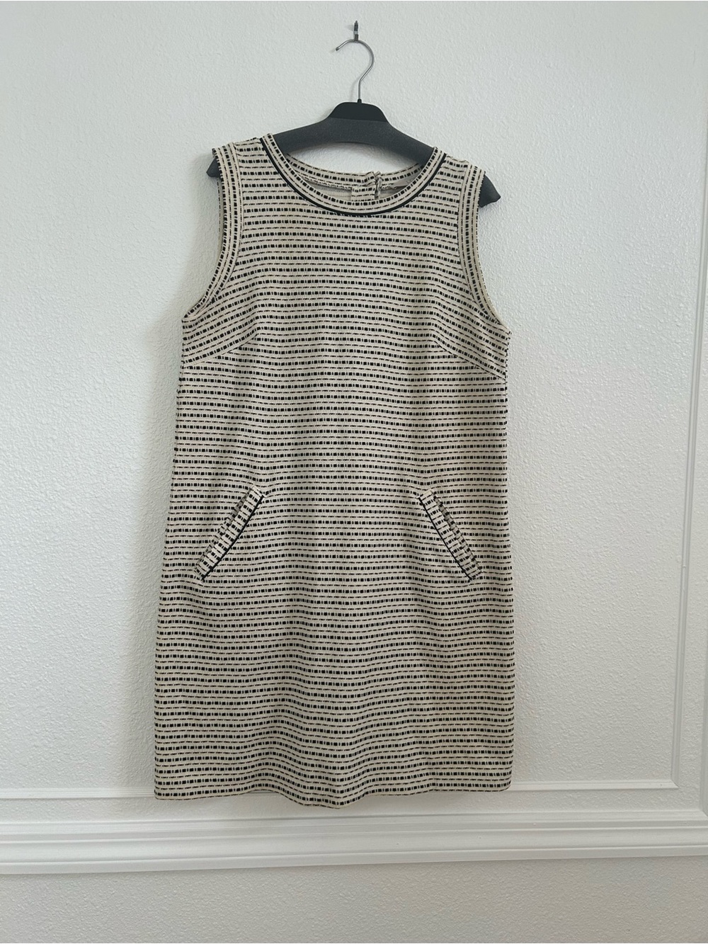 Loft size S Sleeveless Cream & Black Textured Shift Dress
